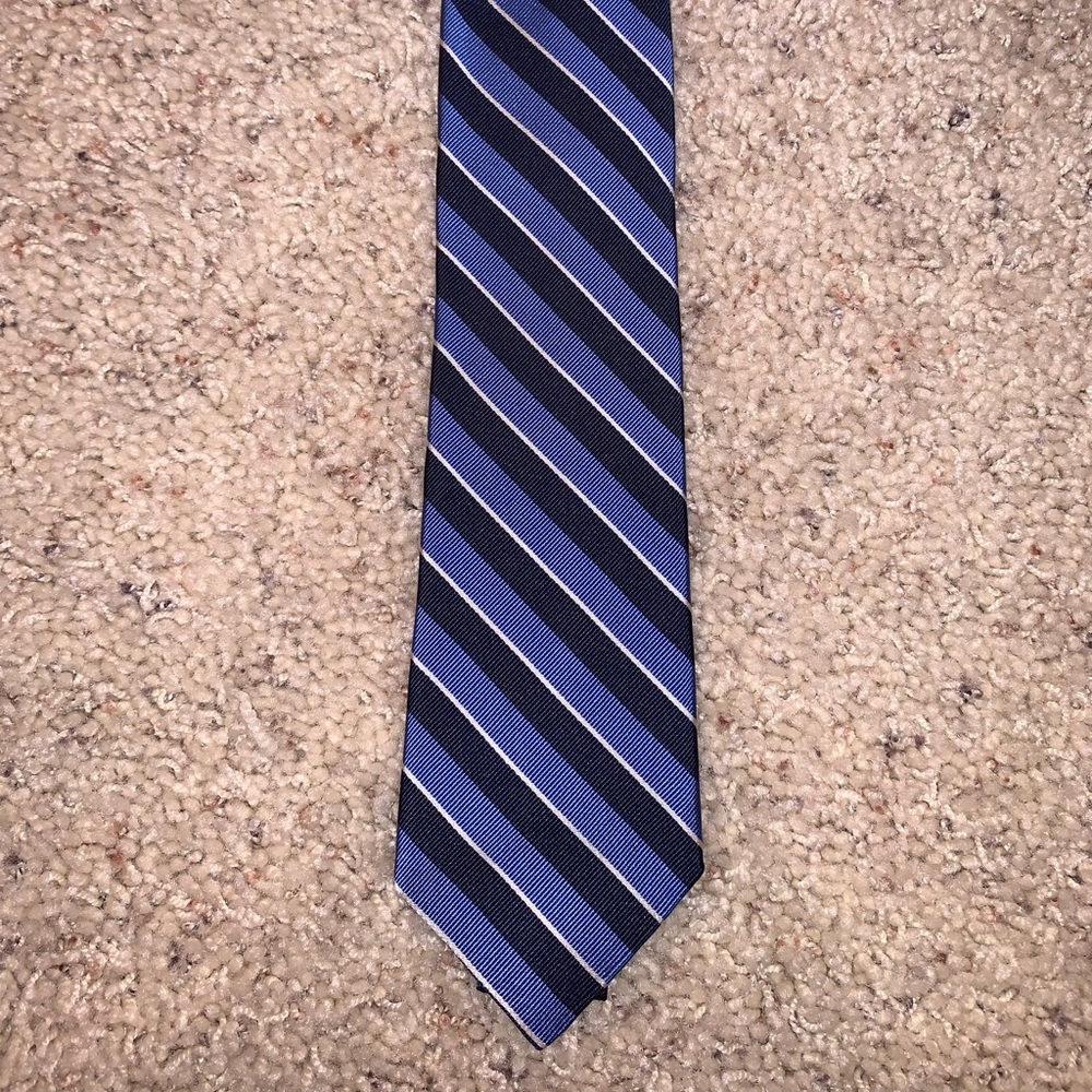 Roundtree and Yorke Blue Striped Tie
